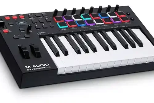 Controlador MIDI/USB M-Audio Oxygen Pro 25 con teclas semicontrapesadas y pads RGB
