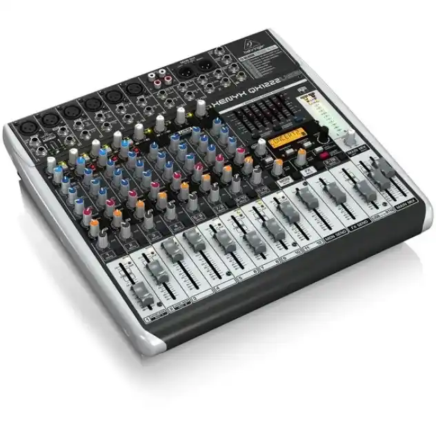 Mezclador Behringer Xenyx QX1222USB con 12 canales y efectos Klark Teknik.