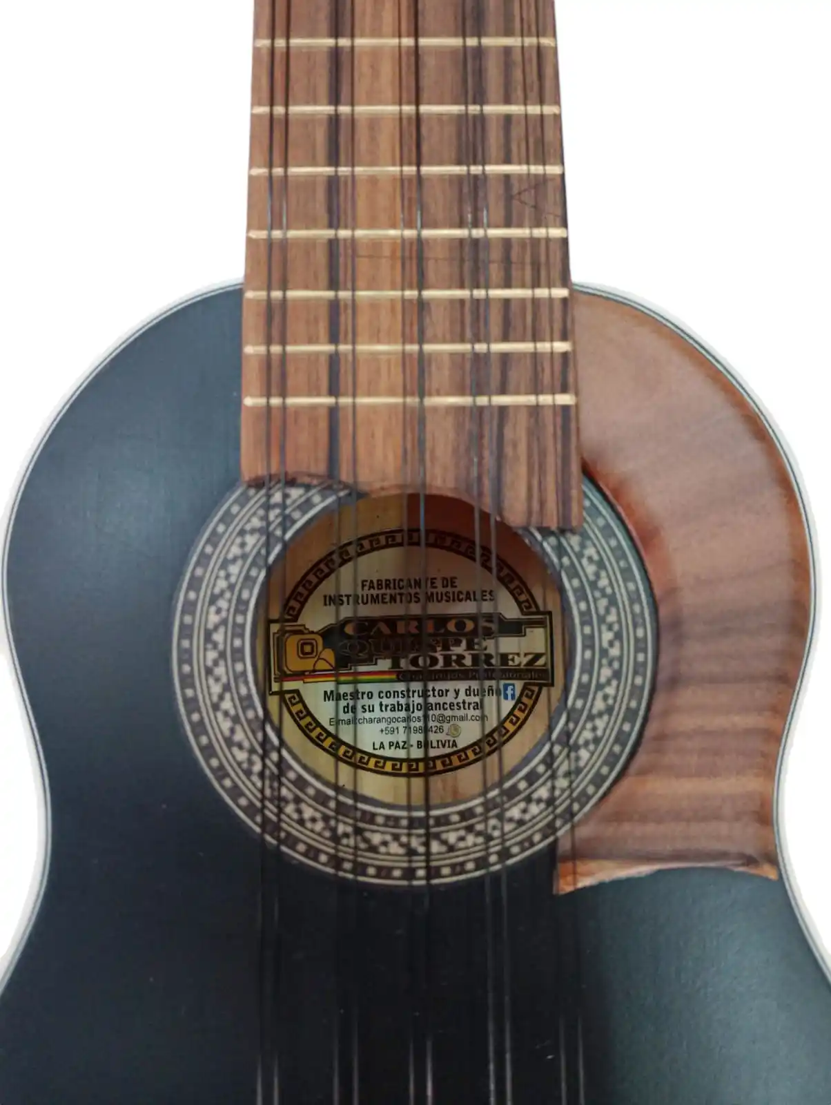 Charango artesanal Carlos Quispe Torres con diseño opaco elegante
