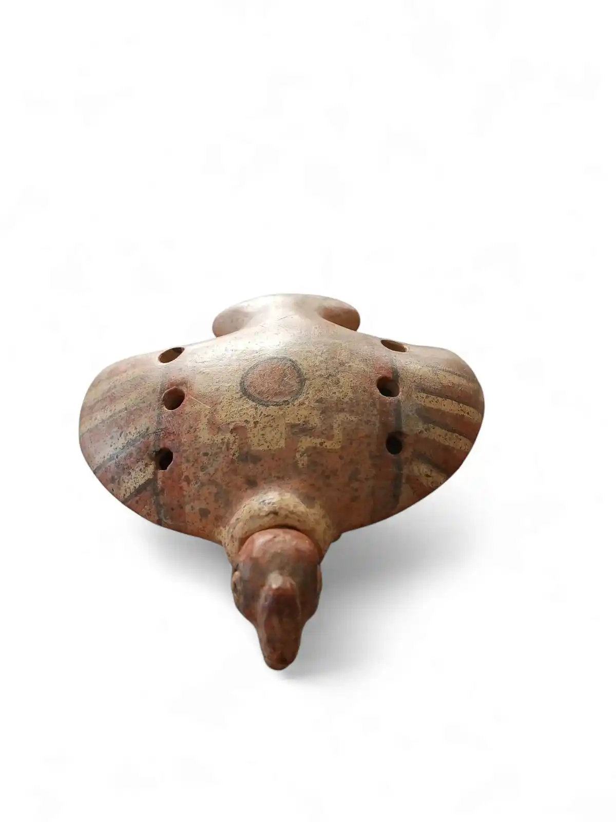 Ocarinas de greda blanca con decoración de patrones andinos