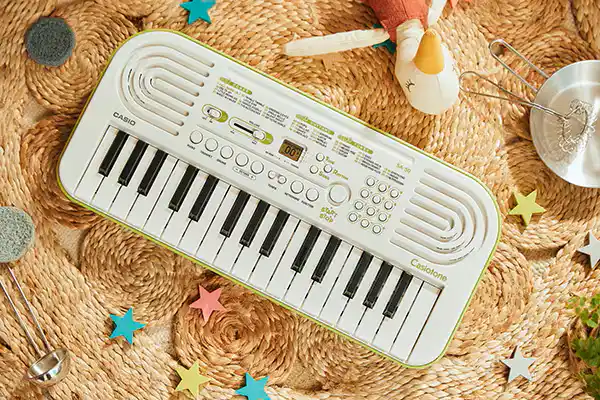 Teclado Casio SA-50 de 32 teclas con ritmos y canciones integradas