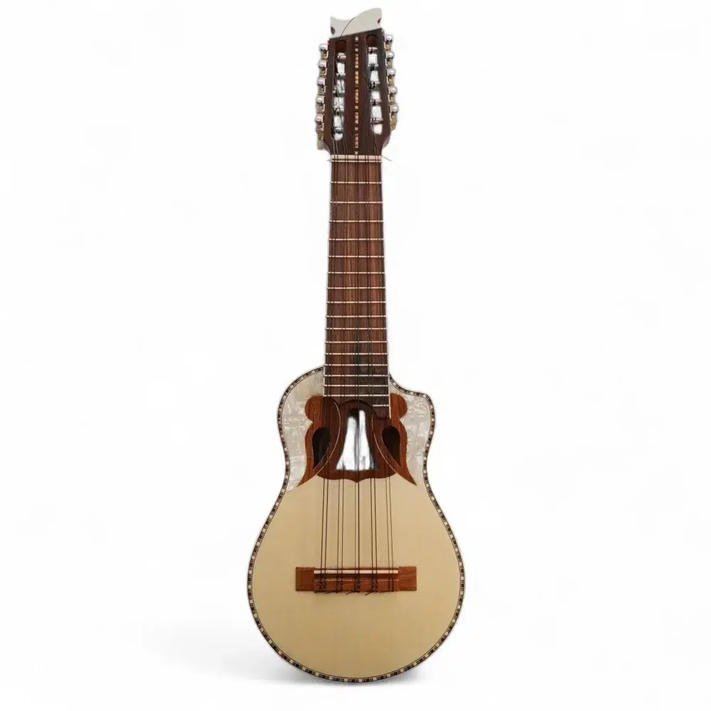 Charango Wayra Mariposa con boca artesanal tallada en madera de naranjillo y tapa de abeto