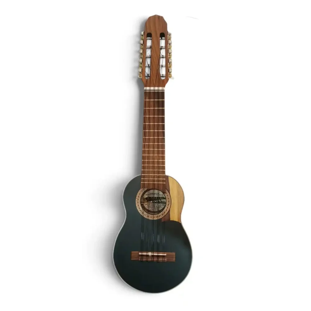 Charango Quispe Torrez Elegante con cuerpo de naranjillo negro matte y tapa de pino abeto